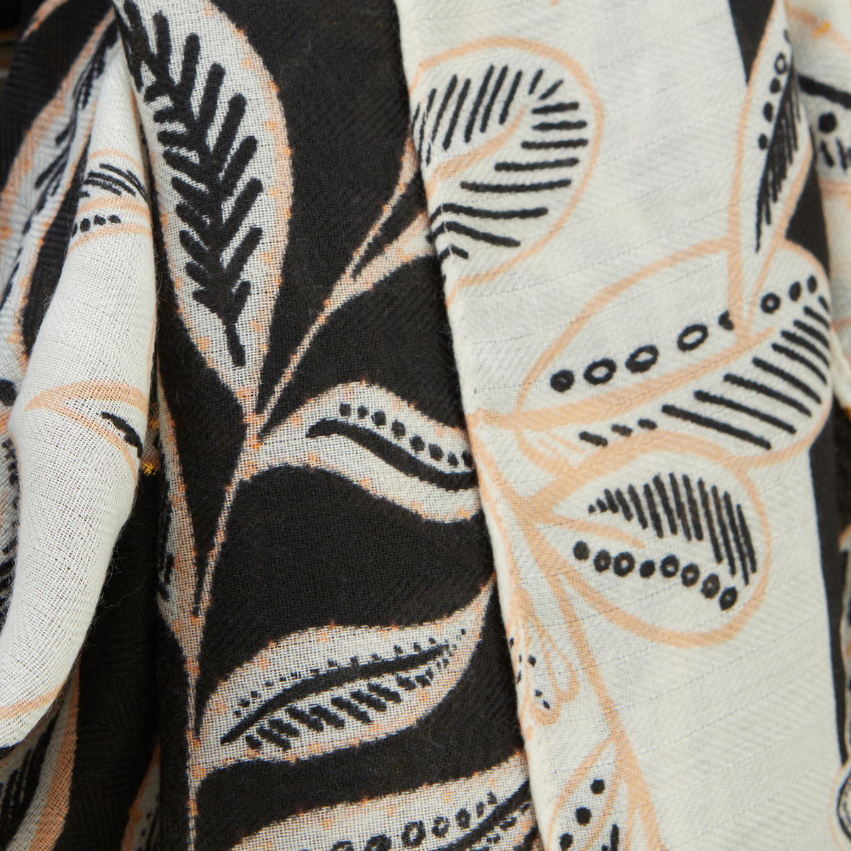 Foulard rectangulaire noir et rose Orville