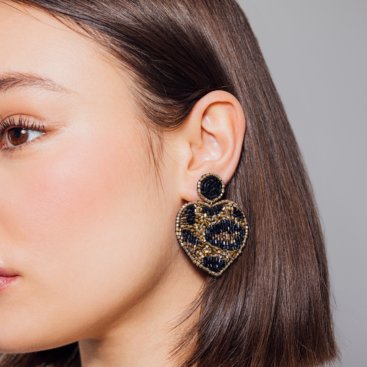 Boucles d'oreilles cœurs brodés Léopard félin