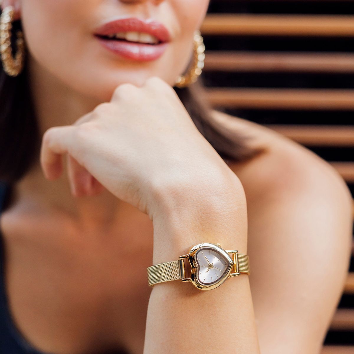 Montre dorée cadran cœur