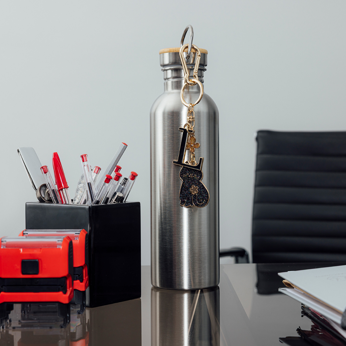 Porte-clés noir R-pracha