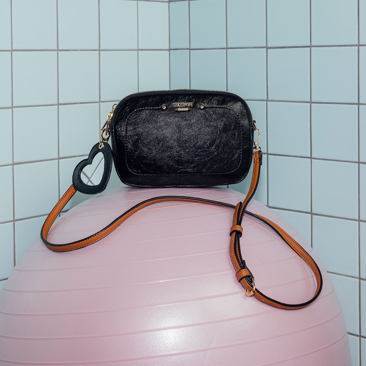 Porte-clés lettre miroir "L" et cœur noir Rody