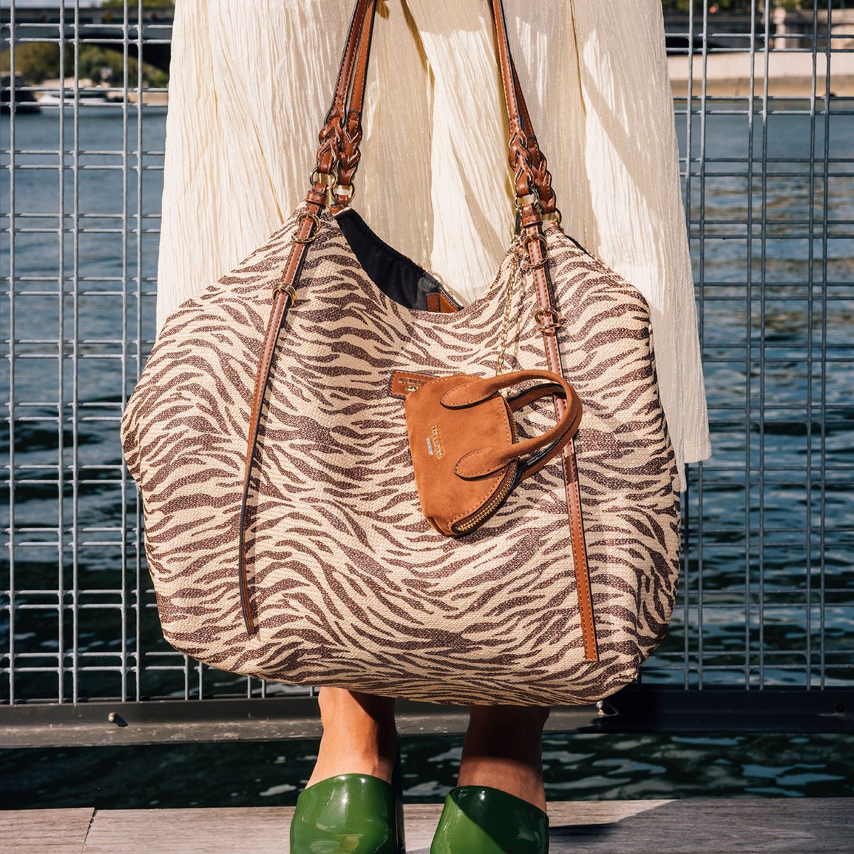 Porte-clés sac camel Sivena